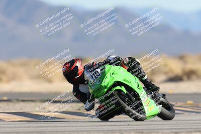 media/Dec-07-2025-CVMA (Sun) [[3e7d2de5dc]]/Race 9-Formula UL Shootout/